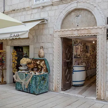 Lägenhet Patricia Rab Town